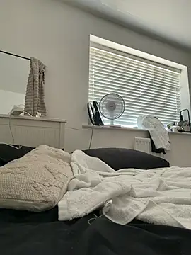Snapshot of Bethrae25 chatting on 06-26-26, 11:03 Bethrae25 online show from 06-26-26, 11:03