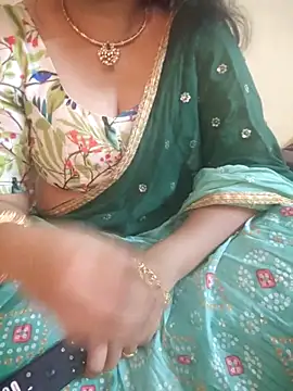 Snapshot of mouni499 chatting on 05-17-26, 01:40 mouni499 online show from 05-17-26, 01:40
