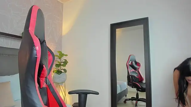 shanel smithh online show from 11-17-25, 12:55