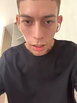 Snapshot of Who-am-I-201 chatting on 11-02-25, 05:48 Who-am-I-201 online show from 11-02-25, 05:48