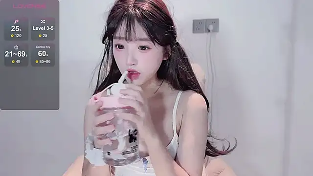 Snapshot of Yaiyigirl chatting on 11-07-25, 04:29 Yaiyigirl online show from 11-07-25, 04:29