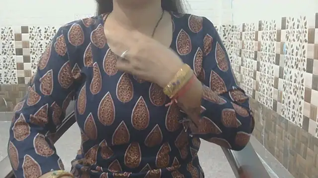 Snapshot of Sneha_lovely01 chatting on 05-22-26, 05:36 Sneha lovely01 online show from 05-22-26, 05:36