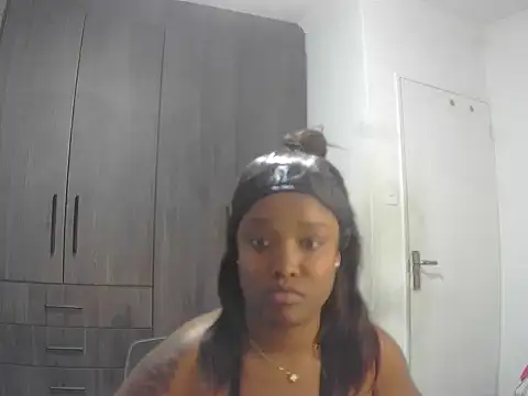 Snapshot of Cherry-OnTop chatting on 11-02-25, 10:28 Cherry-OnTop online show from 11-02-25, 10:28