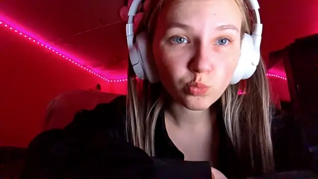 KarinRobertson online show from 12-15-25, 07:18