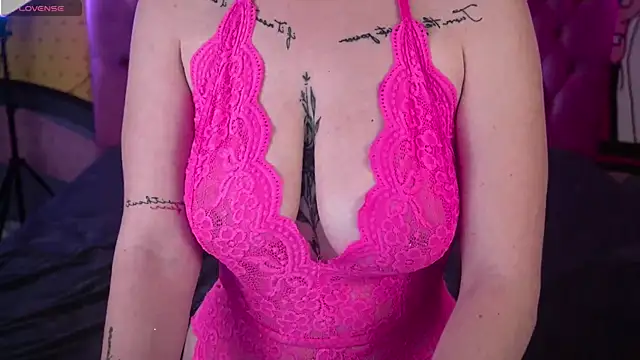 Snapshot of DanielaReign chatting on 06-30-26, 12:50 DanielaReign online show from 06-30-26, 12:50