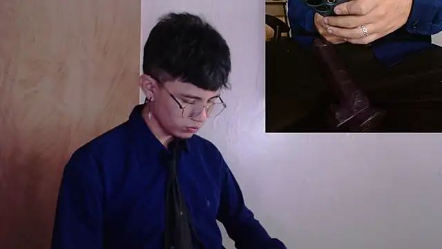 Snapshot of david_valiz chatting on 11-14-25, 01:21 david valiz online show from 11-14-25, 01:21