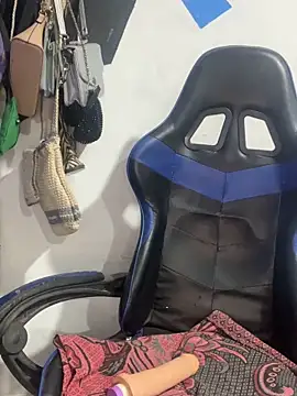 Snapshot of euscarlethotgirl chatting on 11-27-25, 11:29 euscarlethotgirl online show from 11-27-25, 11:29