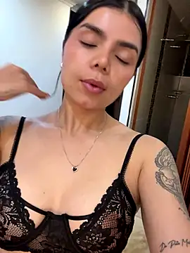 Snapshot of Salome_208 chatting on 11-08-25, 03:18 Salome 208 online show from 11-08-25, 03:18