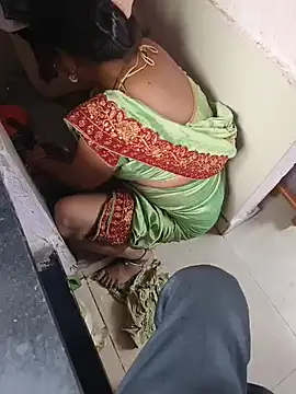 Snapshot of Lailamajnu1996 chatting on 02-15-26, 11:52 Lailamajnu1996 online show from 02-15-26, 11:52