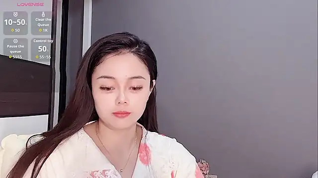 Snapshot of Yesenia- chatting on 11-22-25, 01:43 Yesenia- online show from 11-22-25, 01:43