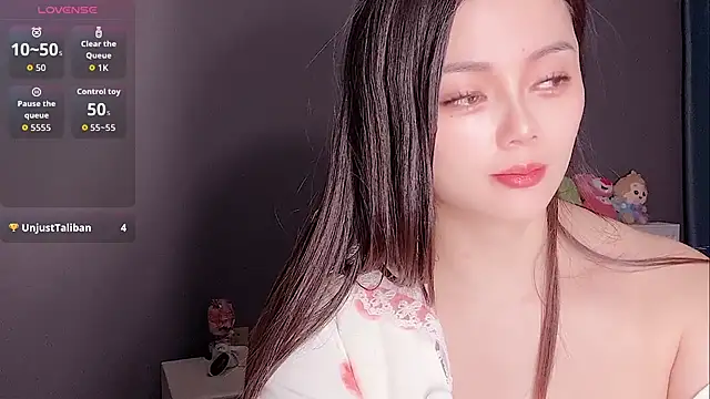 Snapshot of Yesenia- chatting on 11-30-25, 01:26 Yesenia- online show from 11-30-25, 01:26