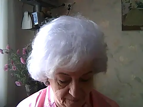 Snapshot of ValeriaKroww chatting on 11-12-25, 08:04 ValeriaKroww online show from 11-12-25, 08:04