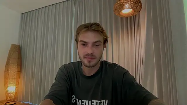 Snapshot of DanteRay chatting on 07-05-26, 04:19 DanteRay online show from 07-05-26, 04:19