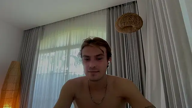Snapshot of DanteRay chatting on 07-11-26, 05:32 DanteRay online show from 07-11-26, 05:32