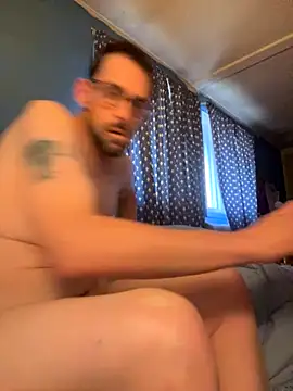 Snapshot of biggdaddyandqueenn chatting on 11-15-25, 01:40 biggdaddyandqueenn online show from 11-15-25, 01:40