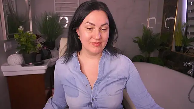 Snapshot of VelvetLuck chatting on 04-28-26, 12:43 VelvetLuck online show from 04-28-26, 12:43