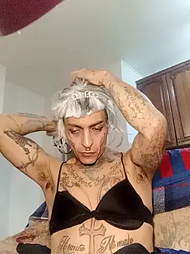 Snapshot of 00Travsharongomez chatting on 11-04-25, 01:05 00Travsharongomez online show from 11-04-25, 01:05