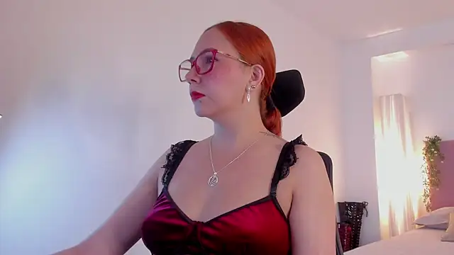 Snapshot of MistressErza chatting on 06-12-26, 04:28 MistressErza online show from 06-12-26, 04:28