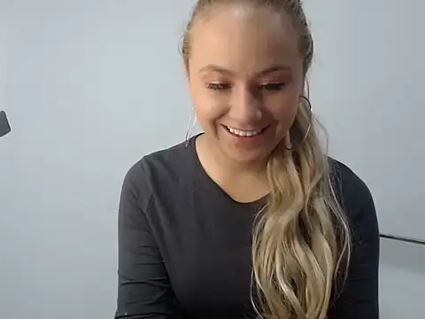 Snapshot of Sherly_mon chatting on 11-05-25, 11:54 Sherly mon online show from 11-05-25, 11:54