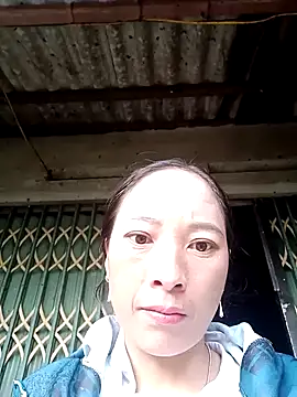 Snapshot of oanh-oanhbay chatting on 11-05-25, 11:49 oanh-oanhbay online show from 11-05-25, 11:49