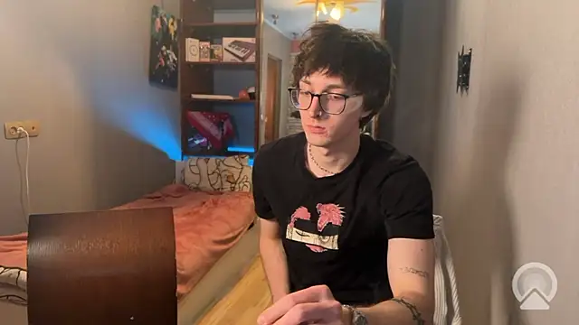 Snapshot of t_files_x chatting on 01-18-26, 03:05 t files x online show from 01-18-26, 03:05