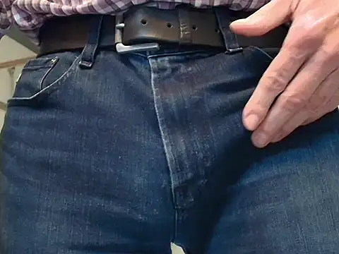 Snapshot of centerfieldshow chatting on 11-13-25, 10:41 centerfieldshow online show from 11-13-25, 10:41