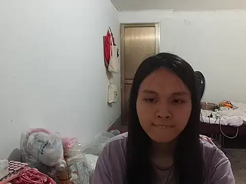 Snapshot of RebelAura chatting on 05-17-26, 11:50 RebelAura online show from 05-17-26, 11:50