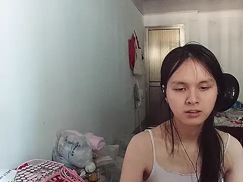 Snapshot of RebelAura chatting on 05-25-26, 02:06 RebelAura online show from 05-25-26, 02:06