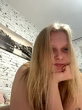 Snapshot of hotgoodgirll chatting on 12-21-25, 04:14 hotgoodgirll online show from 12-21-25, 04:14