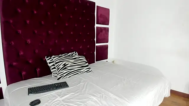 Snapshot of RossMildrey chatting on 06-18-26, 12:53 RossMildrey online show from 06-18-26, 12:53