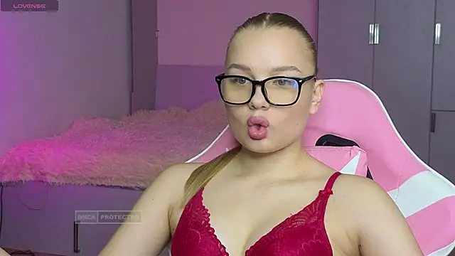 Snapshot of Lunar_Flare chatting on 11-10-25, 02:27 Lunar Flare online show from 11-10-25, 02:27