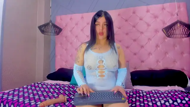 Snapshot of Karol_Horney chatting on 11-04-25, 01:54 Karol Horney online show from 11-04-25, 01:54