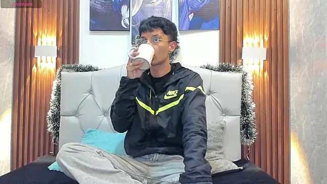 Elian Julian online show from 11-22-25, 07:46