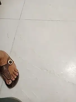 Snapshot of Redhotrose_couple chatting on 11-14-25, 02:38 Redhotrose couple online show from 11-14-25, 02:38