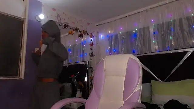 Santy bigcock 01 online show from 05-16-26, 11:53