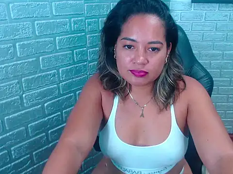 Snapshot of Bella_Summers_ chatting on 11-05-25, 03:45 Bella Summers online show from 11-05-25, 03:45