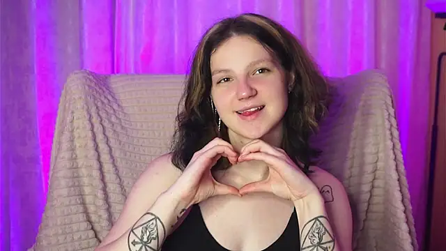 LatinaHuguenin online show from 03-18-26, 07:06