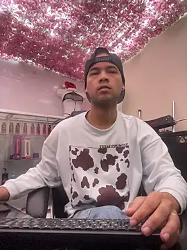 Snapshot of Eithan_Walt chatting on 11-09-25, 12:25 Eithan Walt online show from 11-09-25, 12:25