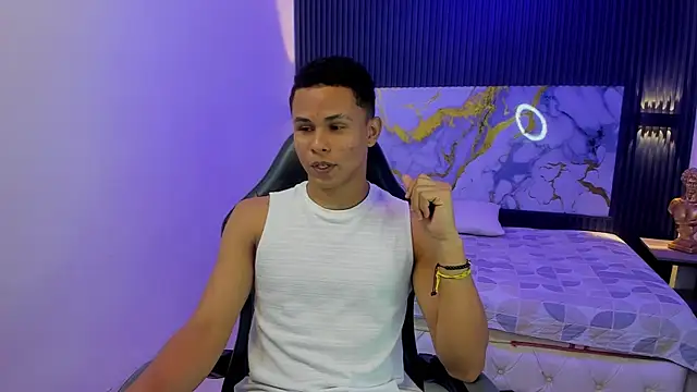 Liams18 online show from 04-06-26, 02:42