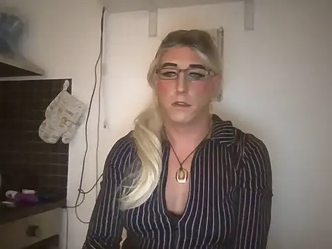 Snapshot of AgnesCross39 chatting on 08-06-26, 02:24 AgnesCross39 online show from 08-06-26, 02:24