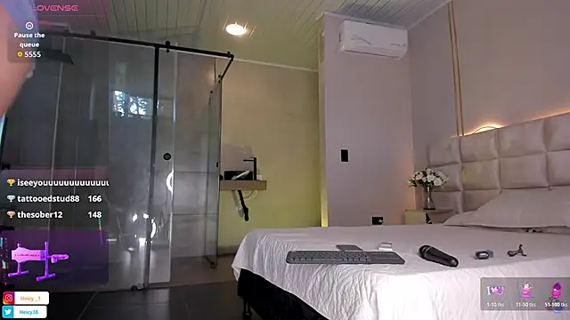 Snapshot of Heicy--01 chatting on 11-14-25, 08:18 Heicy--01 online show from 11-14-25, 08:18