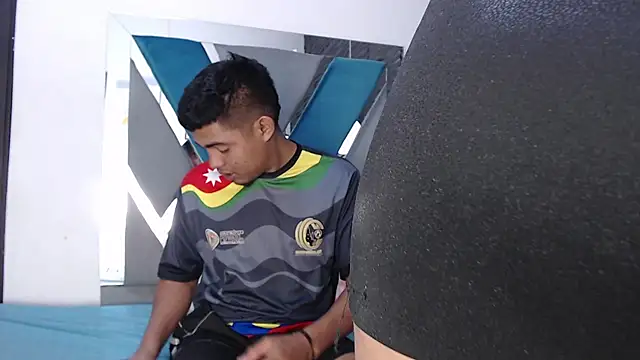 Naty And Maxx online show from 12-18-25, 08:09