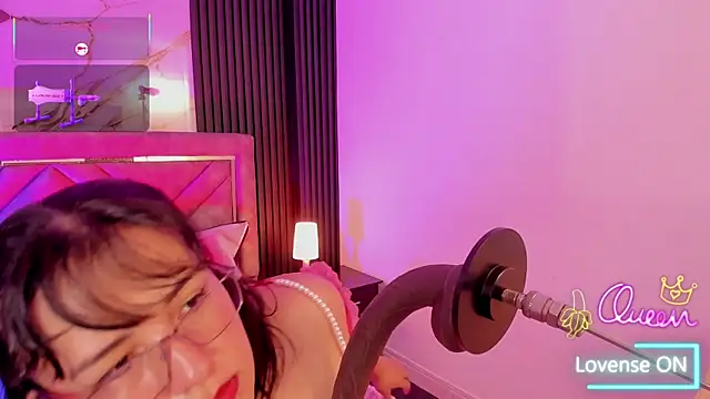 Snapshot of Lalalemoonds chatting on 04-12-26, 12:21 Lalalemoonds online show from 04-12-26, 12:21