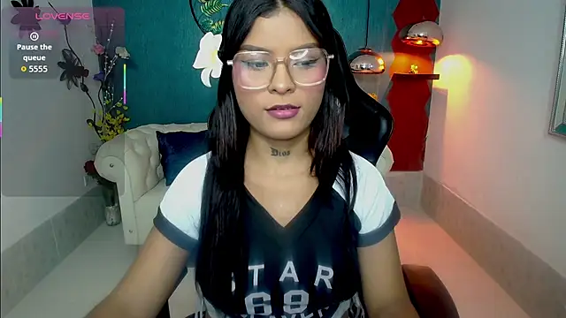 Scandarkmarie online show from 11-18-25, 11:26