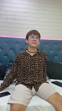 Snapshot of benjiDom chatting on 11-06-25, 07:26 benjiDom online show from 11-06-25, 07:26