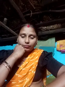 Snapshot of MiniBeast_2 chatting on 11-05-25, 04:29 MiniBeast 2 online show from 11-05-25, 04:29