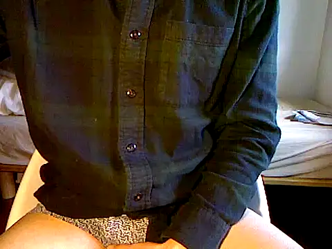 Snapshot of Taro070 chatting on 03-16-26, 04:18 Taro070 online show from 03-16-26, 04:18