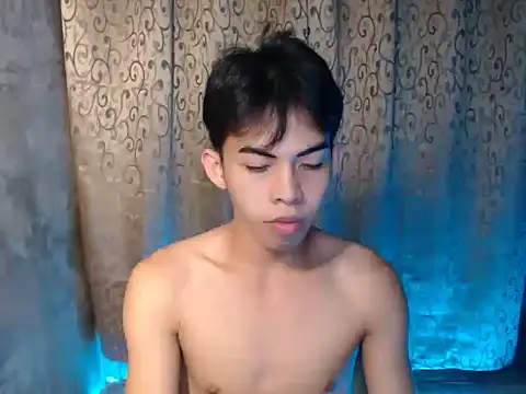 Urhotsilverboy online show from 11-15-25, 04:21