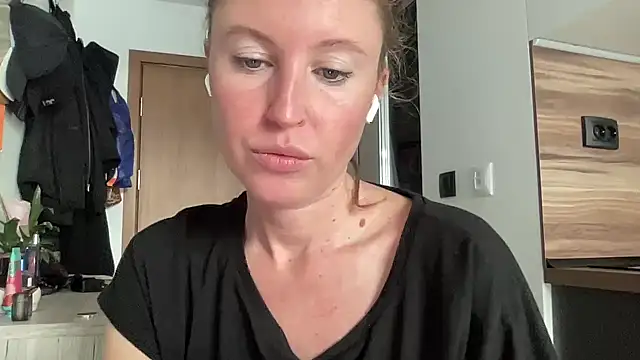 Ameli8 online show from 11-30-25, 11:36