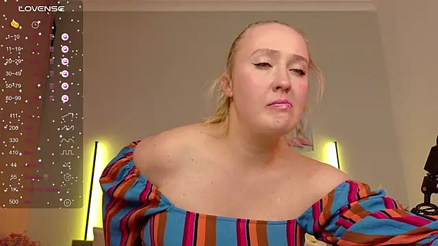 WildLady30 online show from 12-14-25, 05:07